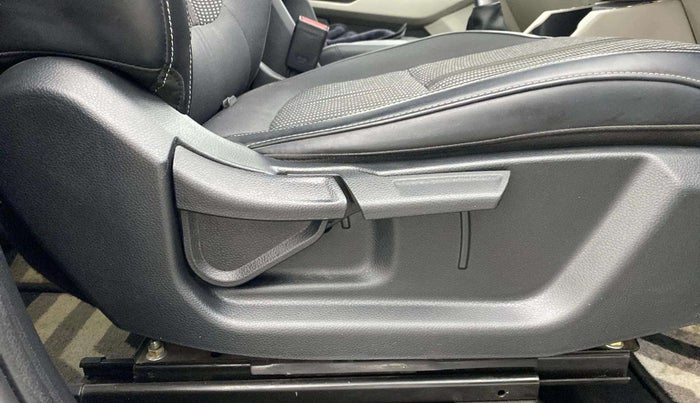2022 KIA CARENS PRESTIGE PLUS 1.4 PETROL 7 STR, Petrol, Manual, 59,796 km, Driver Side Adjustment Panel