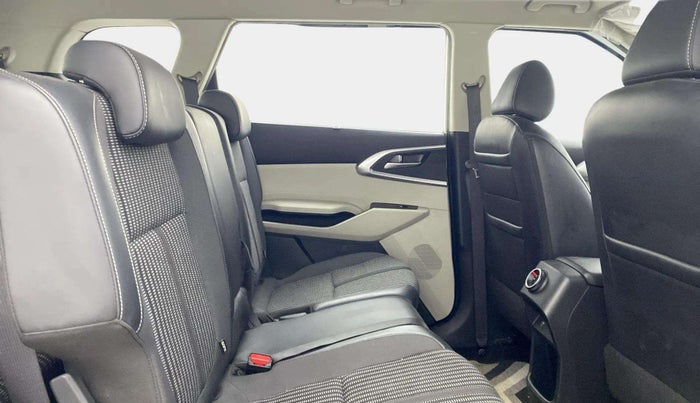2022 KIA CARENS PRESTIGE PLUS 1.4 PETROL 7 STR, Petrol, Manual, 59,796 km, Right Side Rear Door Cabin