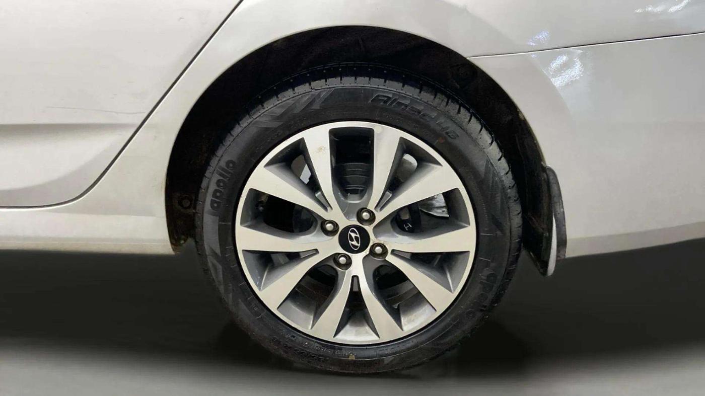 2015 Hyundai Verna FLUIDIC 4S 1.6 VTVT SX, Petrol, Manual, 18,363 km, Left Rear Wheel