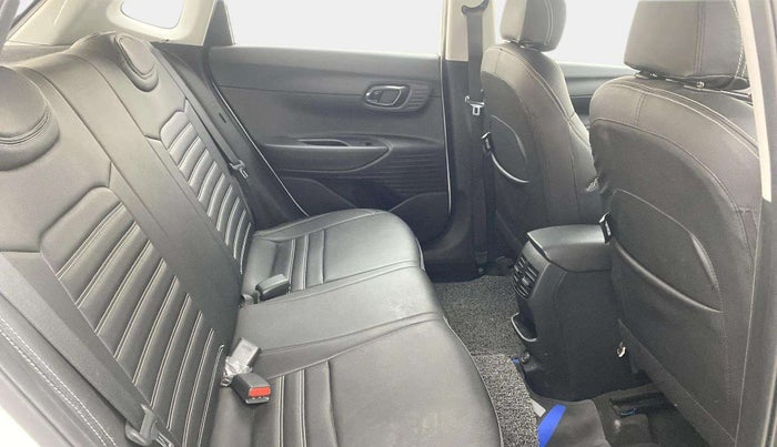 2021 Hyundai NEW I20 SPORTZ 1.2 AT, Petrol, Automatic, 36,606 km, Right Side Rear Door Cabin