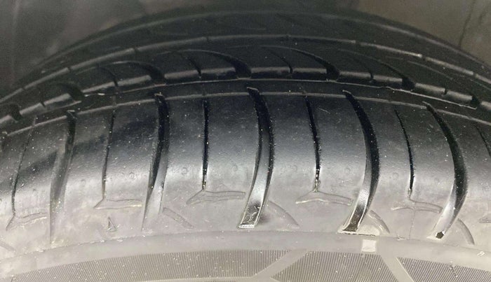 2021 Hyundai NEW I20 SPORTZ 1.2 AT, Petrol, Automatic, 36,606 km, Left Front Tyre Tread