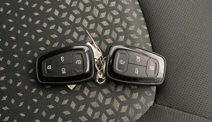 2018 Tata NEXON XZ PLUS PETROL DUAL TONE, Petrol, Manual, 58,443 km, Key Close Up