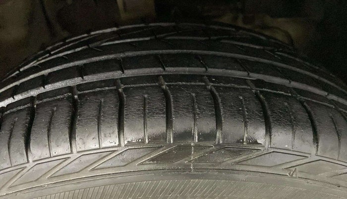 2018 Tata NEXON XZ PLUS PETROL DUAL TONE, Petrol, Manual, 58,443 km, Right Front Tyre Tread