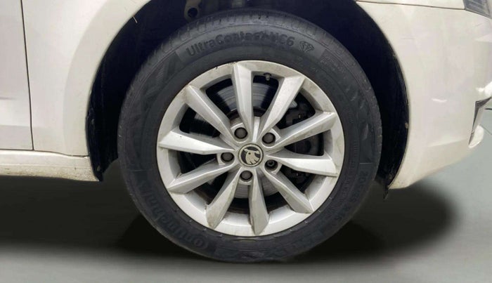 2016 Skoda Octavia STYLE PLUS AT 1.8 TSI, Petrol, Automatic, 79,357 km, Right Front Wheel
