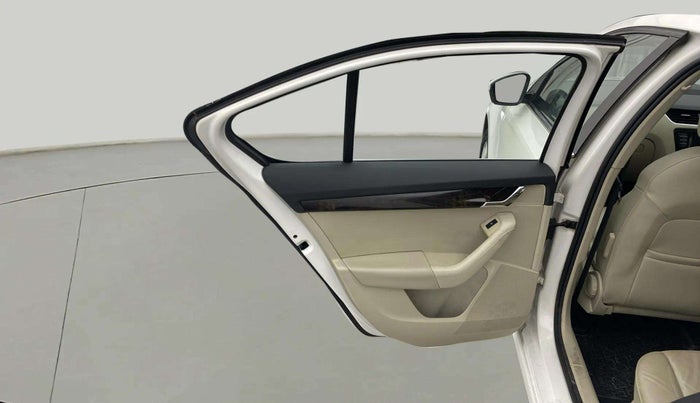 2016 Skoda Octavia STYLE PLUS AT 1.8 TSI, Petrol, Automatic, 79,357 km, LHS Rear Door