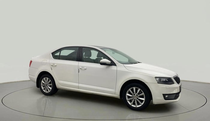 2016 Skoda Octavia STYLE PLUS AT 1.8 TSI, Petrol, Automatic, 79,357 km, Right Front Diagonal