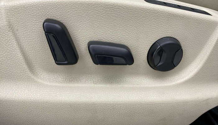 2016 Skoda Octavia STYLE PLUS AT 1.8 TSI, Petrol, Automatic, 79,357 km, Driver Side Adjustment Panel