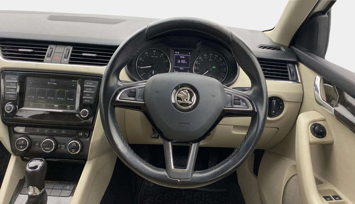 2016 Skoda Octavia STYLE PLUS AT 1.8 TSI, Petrol, Automatic, 79,357 km, Steering Wheel Close Up