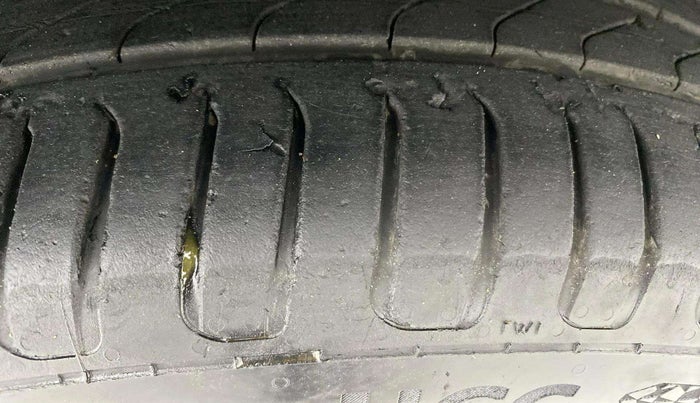 2016 Skoda Octavia STYLE PLUS AT 1.8 TSI, Petrol, Automatic, 79,357 km, Right Front Tyre Tread