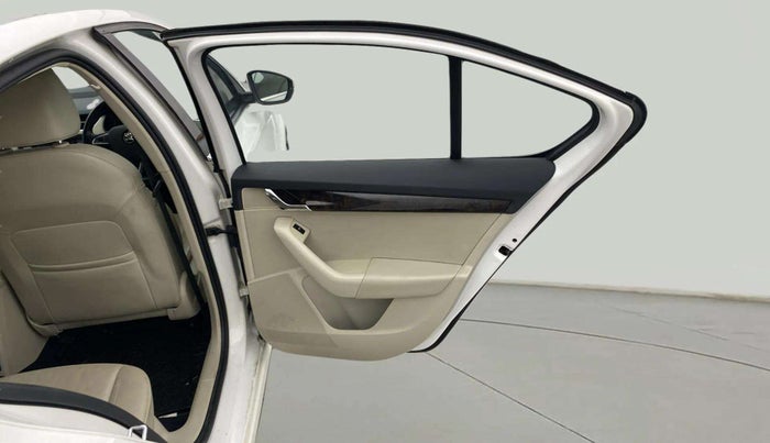 2016 Skoda Octavia STYLE PLUS AT 1.8 TSI, Petrol, Automatic, 79,357 km, RHS Rear Door