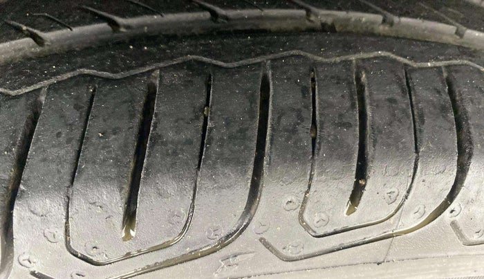 2016 Skoda Octavia STYLE PLUS AT 1.8 TSI, Petrol, Automatic, 79,357 km, Left Rear Tyre Tread
