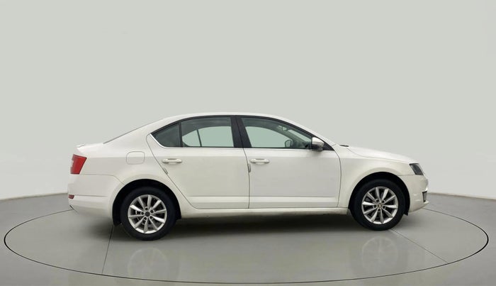 2016 Skoda Octavia STYLE PLUS AT 1.8 TSI, Petrol, Automatic, 79,357 km, Right Side View