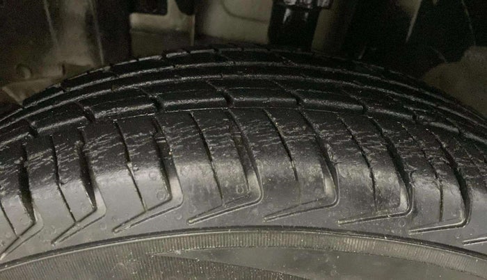 2017 Renault Kwid RXL, Petrol, Manual, 50,230 km, Left Front Tyre Tread
