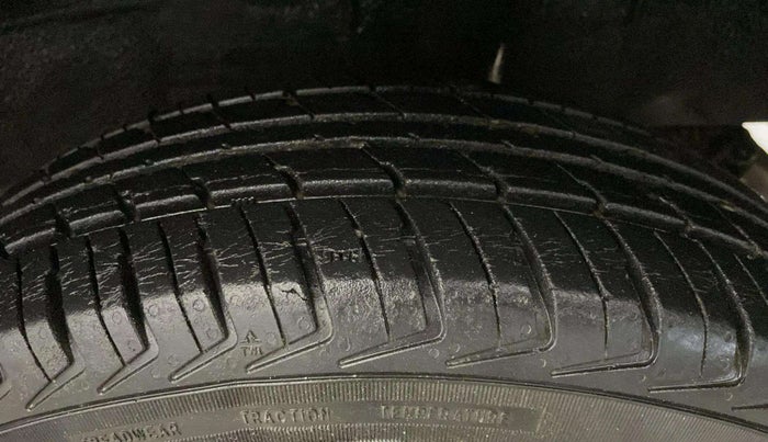 2017 Renault Kwid RXL, Petrol, Manual, 50,230 km, Left Rear Tyre Tread