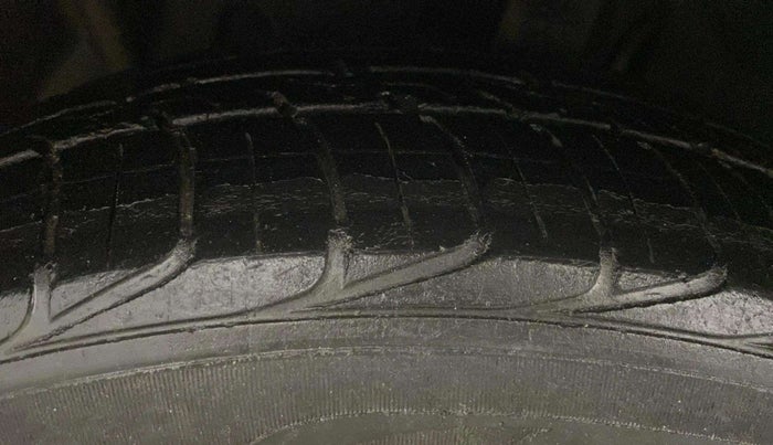 2015 Ford Ecosport TITANIUM 1.5L PETROL AT, Petrol, Automatic, 71,661 km, Left Rear Tyre Tread