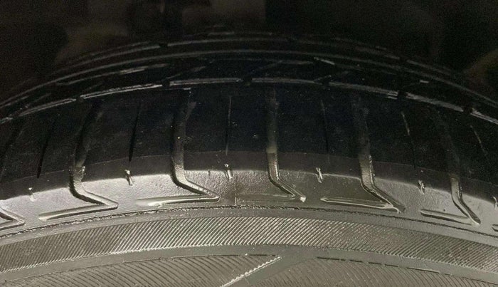 2015 Ford Ecosport TITANIUM 1.5L PETROL AT, Petrol, Automatic, 71,661 km, Right Front Tyre Tread