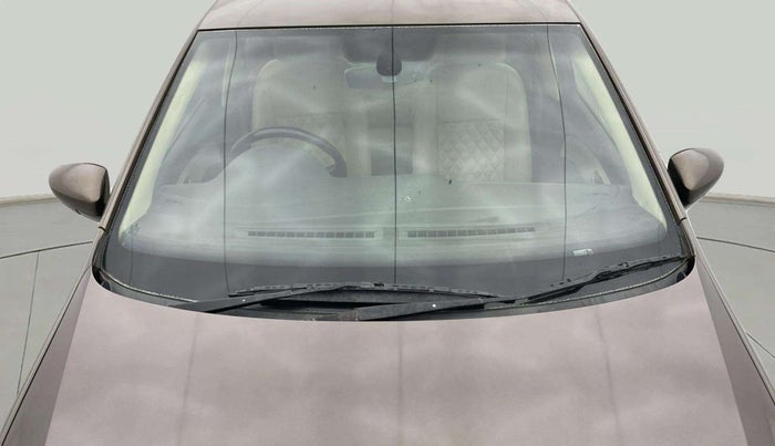 2016 Volkswagen Ameo HIGHLINE1.5L, Diesel, Manual, 1,21,952 km, Front Windshield