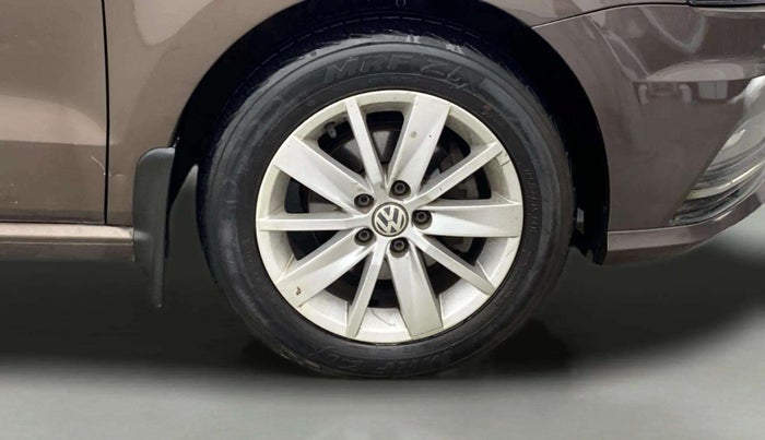 2016 Volkswagen Ameo HIGHLINE1.5L, Diesel, Manual, 1,21,952 km, Right Front Wheel