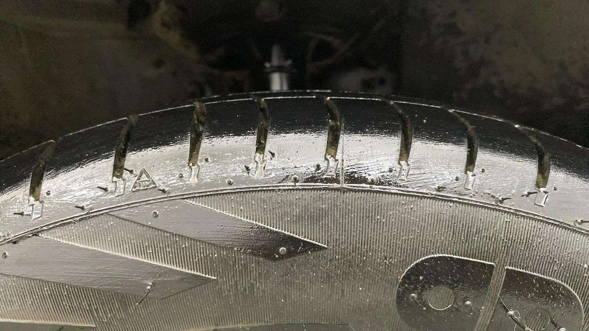 RHS-Front-Tyre-Tread-18