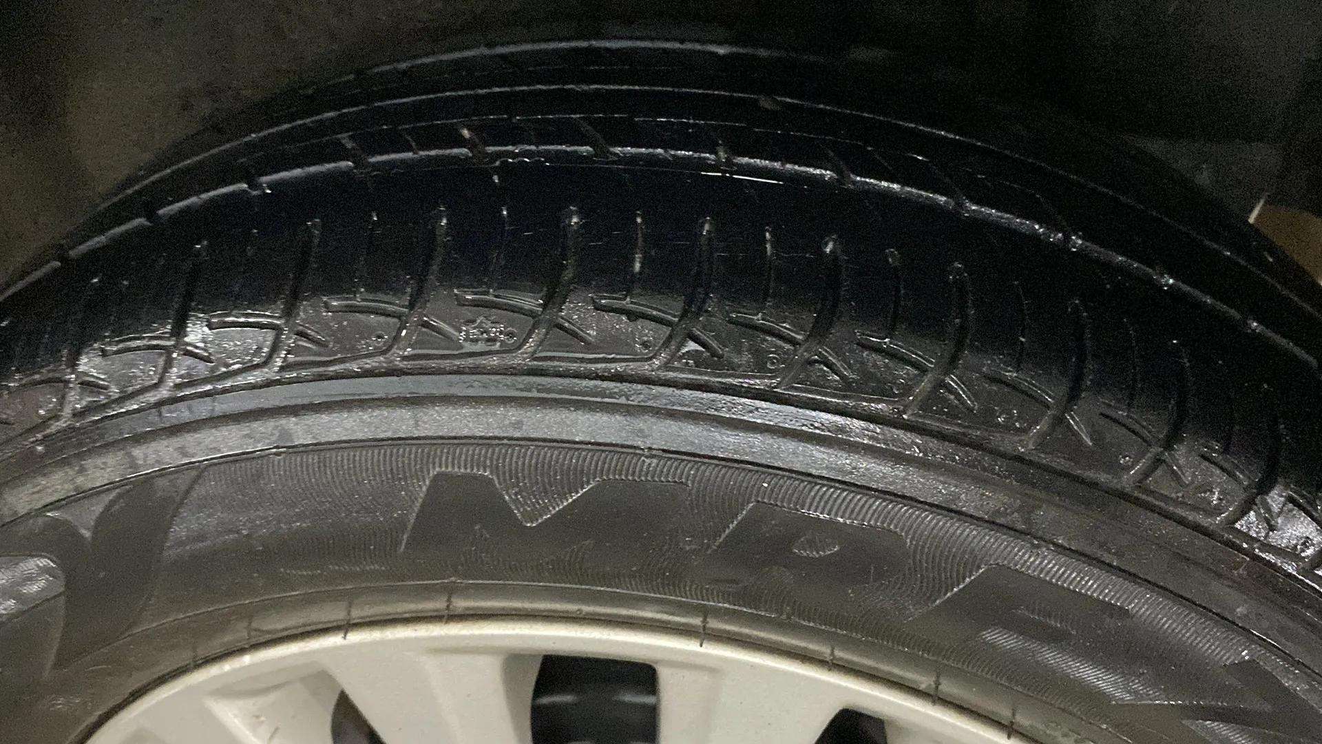 RHS-Rear-Tyre-Tread-19