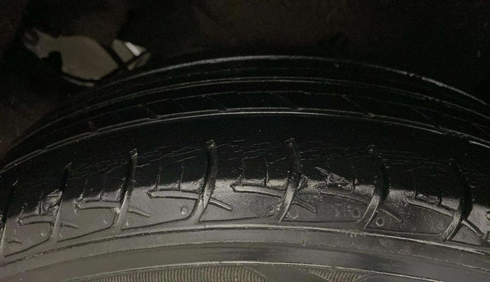 2017 Maruti Baleno DELTA PETROL 1.2, Petrol, Manual, 63,509 km, Left Rear Tyre Tread