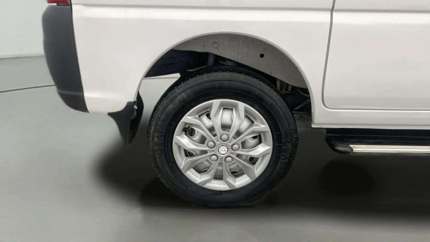 2021 Maruti Eeco TOUR V 7 STR, Petrol, Manual, 40,717 km, Right Rear Wheel