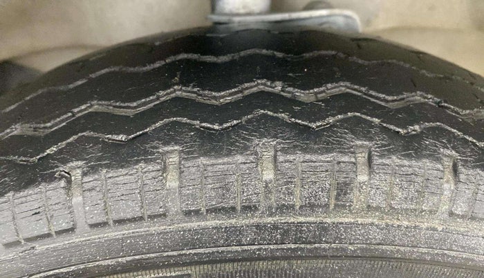 2021 Maruti Eeco TOUR V 7 STR, Petrol, Manual, 40,717 km, Right Front Tyre Tread