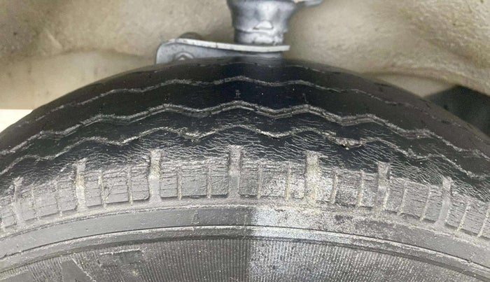 2021 Maruti Eeco TOUR V 7 STR, Petrol, Manual, 40,717 km, Left Front Tyre Tread