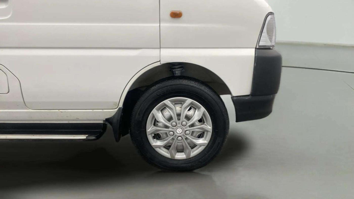 2021 Maruti Eeco TOUR V 7 STR, Petrol, Manual, 40,717 km, Right Front Wheel