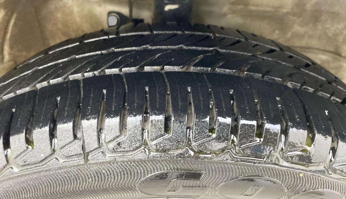 2013 Maruti Wagon R 1.0 VXI, Petrol, Manual, 40,040 km, Right Front Tyre Tread