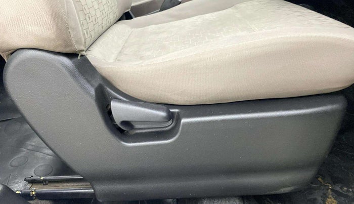 2013 Maruti Wagon R 1.0 VXI, Petrol, Manual, 40,040 km, Driver Side Adjustment Panel