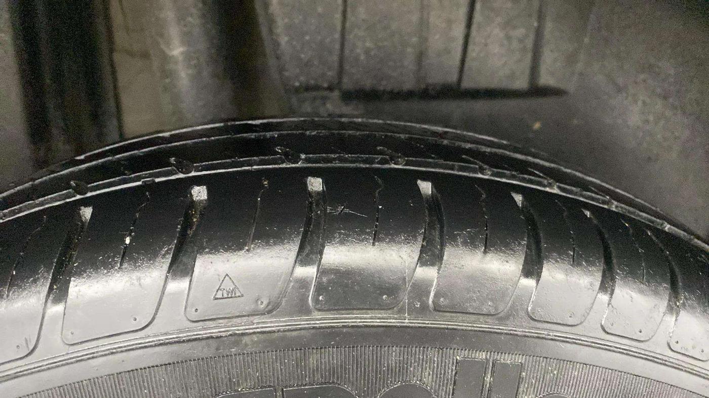 2019 Maruti Dzire VXI AMT, Petrol, Automatic, 51,662 km, Right Rear Tyre Tread