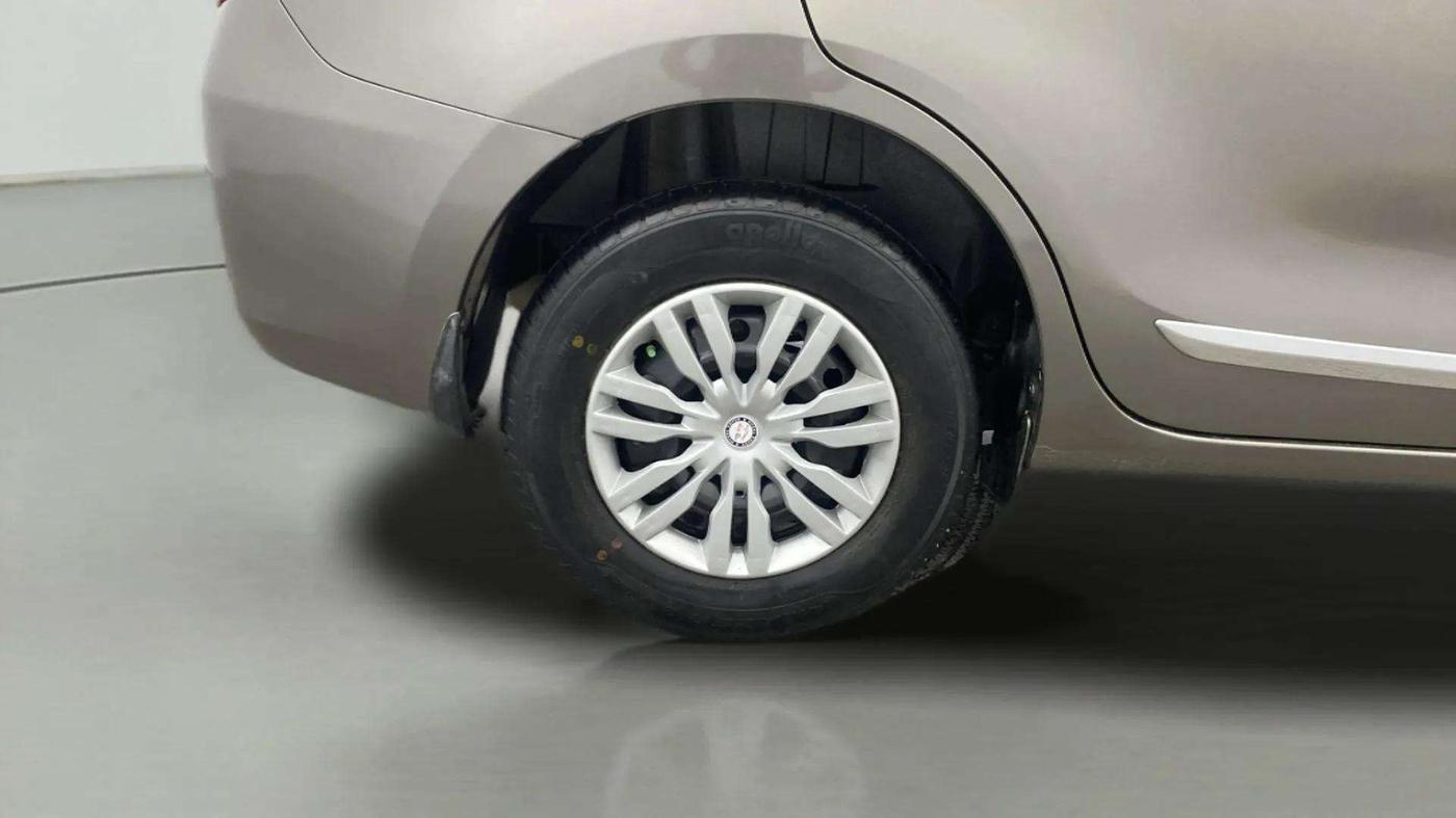 2019 Maruti Dzire VXI AMT, Petrol, Automatic, 51,662 km, Right Rear Wheel
