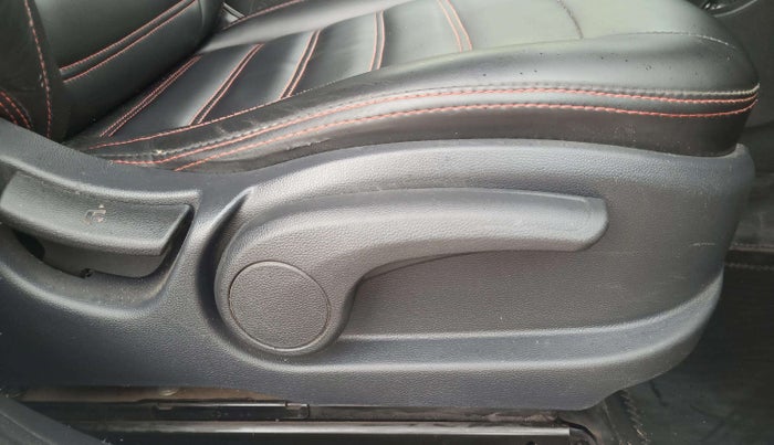 2016 Hyundai Elite i20 ASTA 1.2 (O), Petrol, Manual, 48,213 km, Driver Side Adjustment Panel