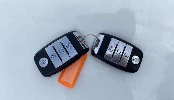 2022 KIA SONET HTX 1.0 IMT, Petrol, Manual, 25,837 km, Key Close Up