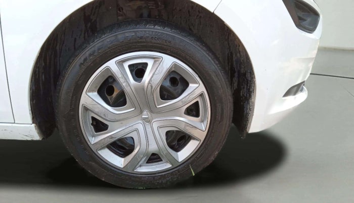 2021 Tata ALTROZ XM PLUS PETROL, Petrol, Manual, 43,360 km, Right Front Wheel