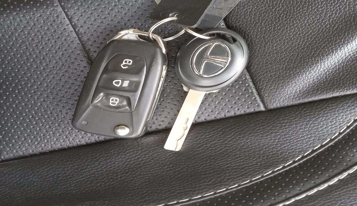 2021 Tata ALTROZ XM PLUS PETROL, Petrol, Manual, 43,360 km, Key Close Up