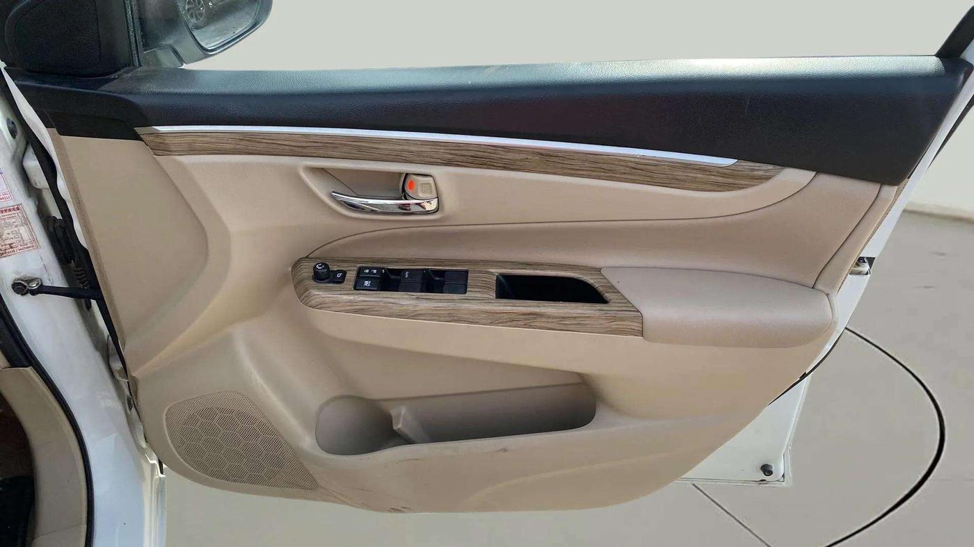2020 Maruti Ciaz ALPHA  AT 1.5 SHVS PETROL, Petrol, Automatic, 1,12,265 km, Driver Side Door Panels Control