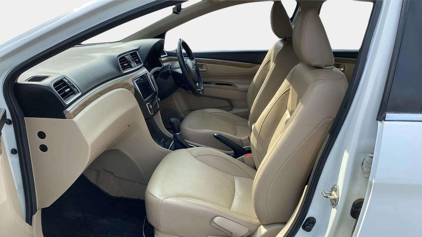 2020 Maruti Ciaz ALPHA  AT 1.5 SHVS PETROL, Petrol, Automatic, 1,12,265 km, Right Side Front Door Cabin