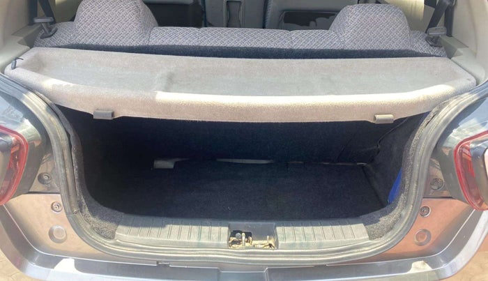 2017 Mahindra Kuv100 K4 6 STR, Petrol, Manual, 54,647 km, Boot Inside