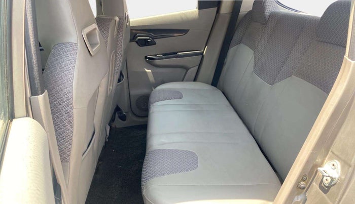 2017 Mahindra Kuv100 K4 6 STR, Petrol, Manual, 54,647 km, Right Side Rear Door Cabin