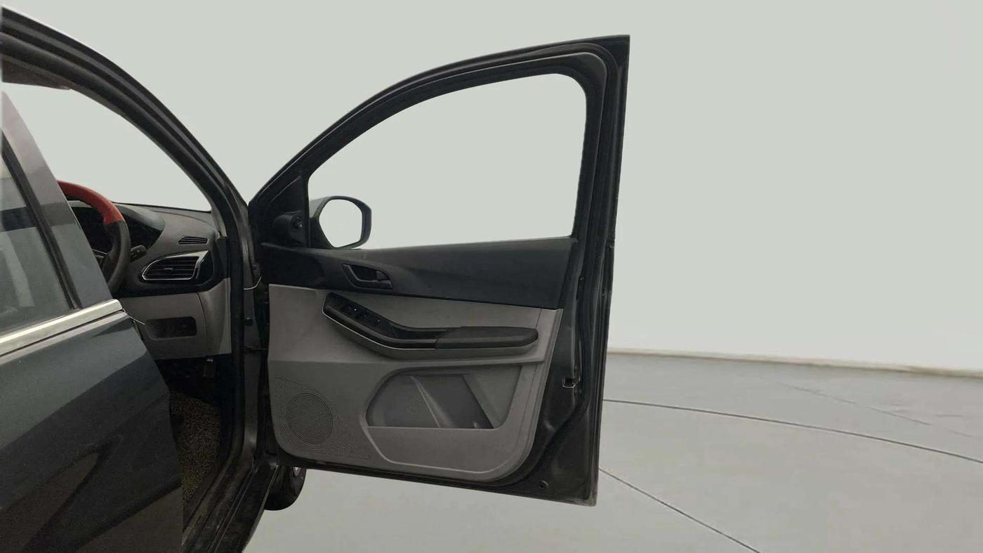 2021 Tata Tiago XT (O) PETROL, Petrol, Manual, 65,179 km, RHS Front Door