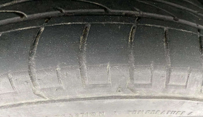 2019 Mahindra MARAZZO M8 7 STR, Diesel, Manual, 59,066 km, Right Front Tyre Tread