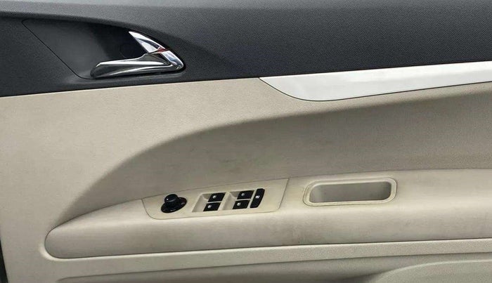 2019 Mahindra MARAZZO M8 7 STR, Diesel, Manual, 59,066 km, Driver Side Door Panels Control