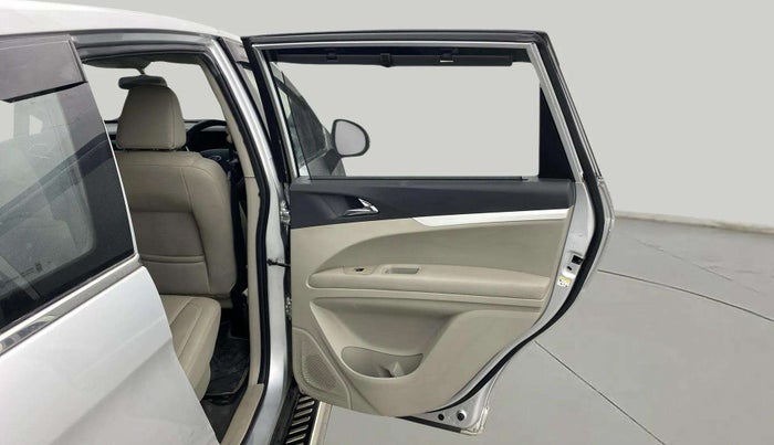 2019 Mahindra MARAZZO M8 7 STR, Diesel, Manual, 59,066 km, RHS Rear Door