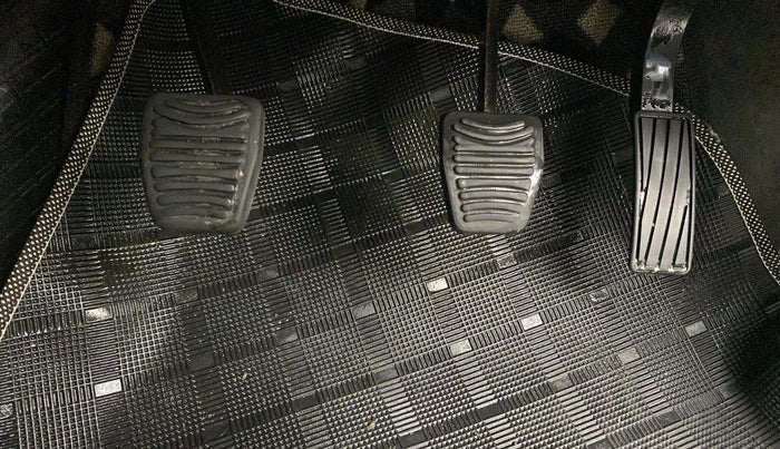 2019 Mahindra MARAZZO M8 7 STR, Diesel, Manual, 59,066 km, Pedals