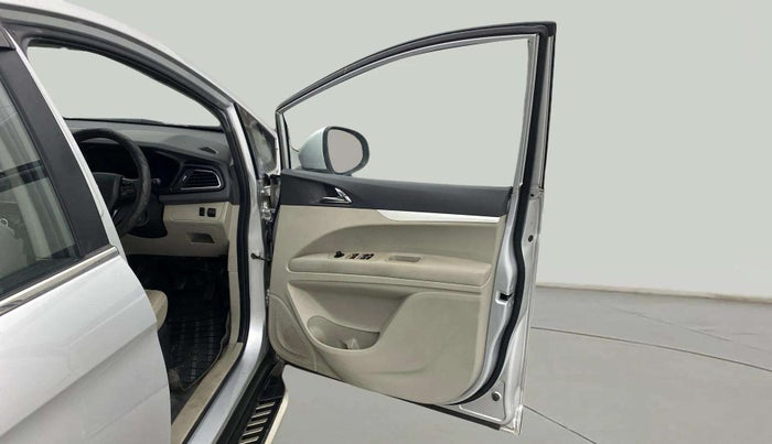 2019 Mahindra MARAZZO M8 7 STR, Diesel, Manual, 59,066 km, RHS Front Door