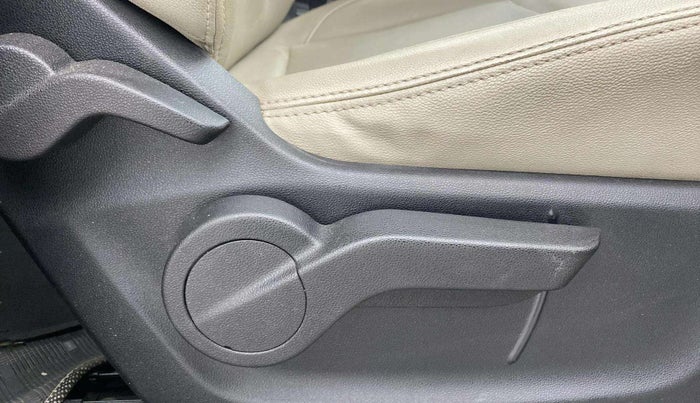 2019 Mahindra MARAZZO M8 7 STR, Diesel, Manual, 59,066 km, Driver Side Adjustment Panel