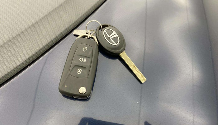 2022 Tata Tiago XT CNG, CNG, Manual, 26,931 km, Key Close Up