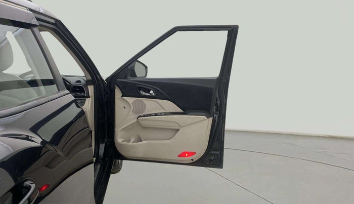 2019 Mahindra XUV300 W8 (O) 1.5 DIESEL, Diesel, Manual, 92,508 km, RHS Front Door